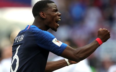 广发体育焦点-什琴斯尼训练中与队友比拼脚法