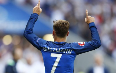 广发体育热评-卡特利绝杀后跪地滑行庆祝